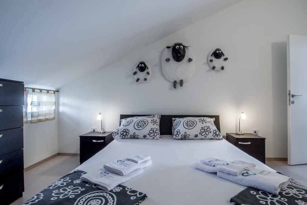 Apartments Domuzin Biograd Na Moru Exterior photo